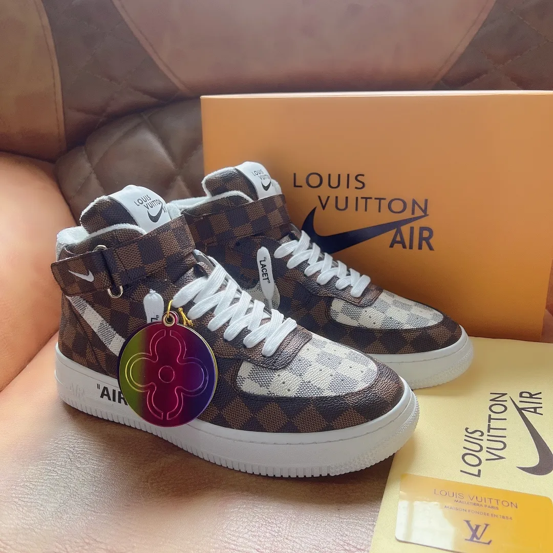 P500 Loui* Vuitto* x OFF-WHITE x Nike tripartite collaboration! Trendy and cool men's high-top casual sports shoes with unrivaled color matching. The design idea basically continues the style of THE TEN. The Swoosh line and tongue label have a very familiar visual effect and are both fashionable and trendy! A must-have for fashionistas! The effect on your feet is absolutely stunning! Size: 38-45